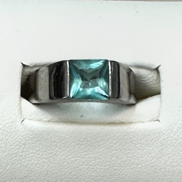 Silver Tone Ring w/Princess Cut Aqua Blue Stone. Vintage. - Picture 10 of 13